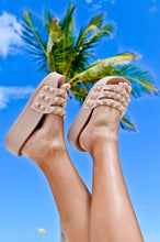 Cargar imagen en el visor de la galería, Carmen Platform Slides Sandals